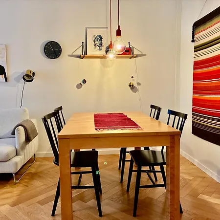 Scandinavian Design In The Center Huoneisto